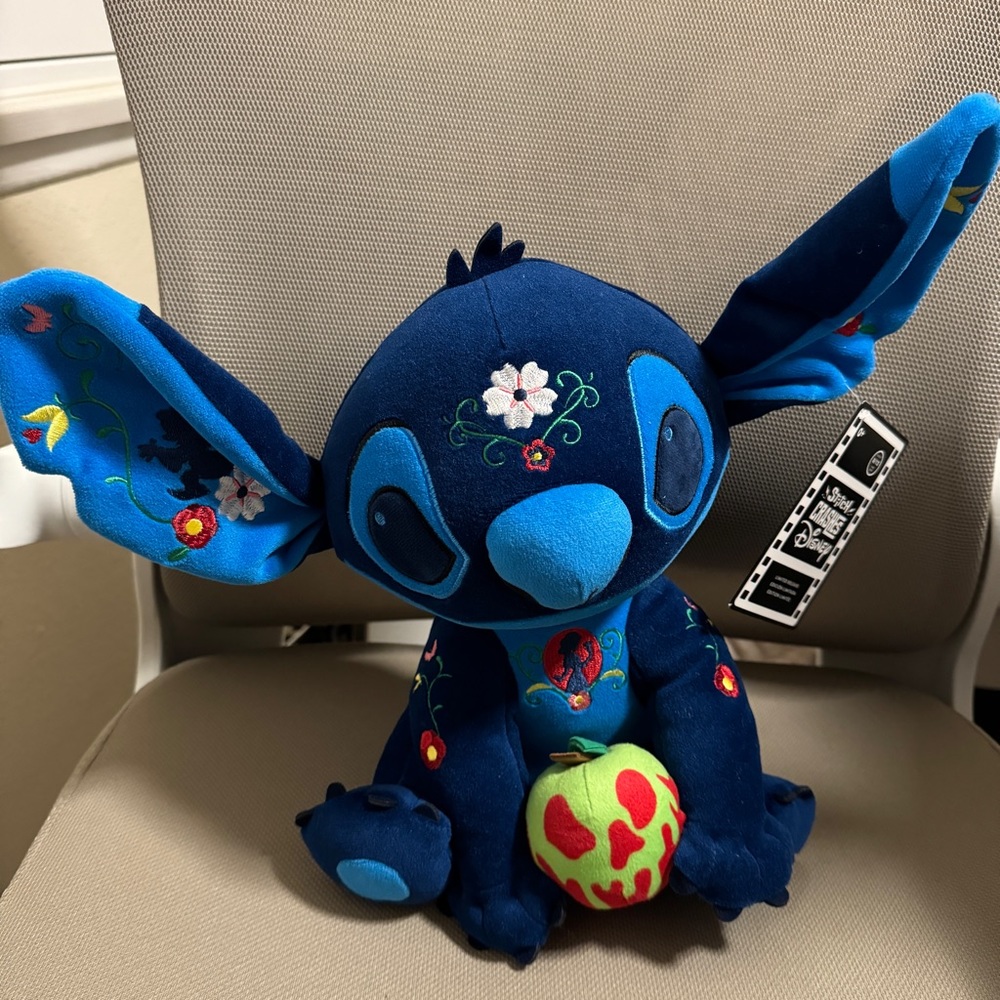 2021 Stitch Crashes Disney - Snow White and the Seven Dwarfs Plush - NWT